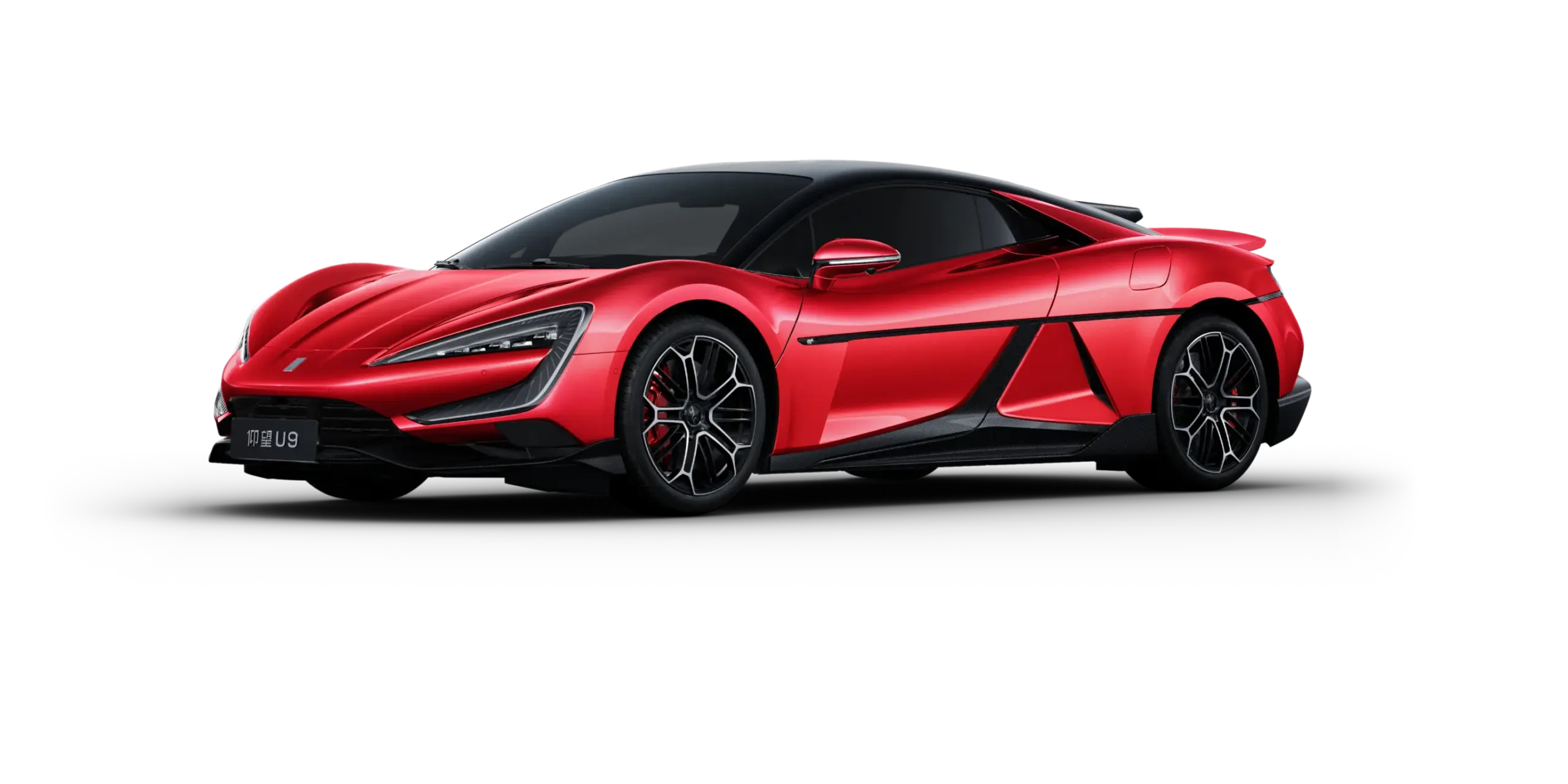 Frontal-seitliche Ansicht des roten YangWang U9 Elektro-Supersportwagens mit sportlichem Design.