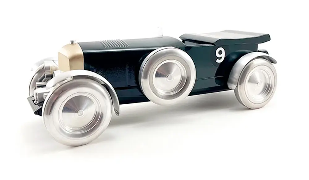Modellauto 28 Tourer, Hommage an den Bentley Blower, aus Holz und Aluminium gefertigt