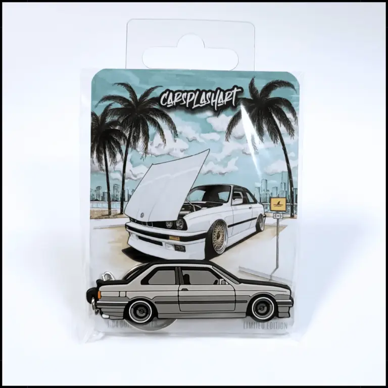 E30 Miami KeyCars Schlüsselanhänger in Verpackung mit gezeichnetem Auto und Palmen im Hintergrund.