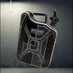 Schwarzer 10-Liter-Metallkanister mit weißem Skizzen-Design, handbemalt und von Carsplash.art veredelt.