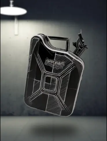 Schwarzer 10-Liter-Metallkanister mit weißem Skizzen-Design, handbemalt und von Carsplash.art veredelt.