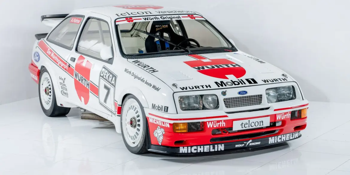 Ford Sierra RS500 Cosworth DTM Rennwagen Baujahr 1989 von Wolf Racing, weiß-rot, Würth-Lackierung, Startnummer 7
