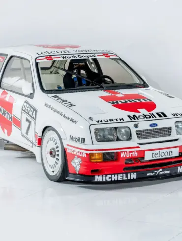 Ford Sierra RS500 Cosworth DTM Rennwagen Baujahr 1989 von Wolf Racing, weiß-rot, Würth-Lackierung, Startnummer 7