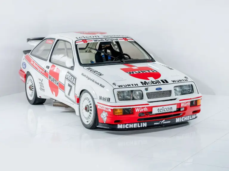 Ford Sierra RS500 Cosworth DTM Rennwagen Baujahr 1989 von Wolf Racing, weiß-rot, Würth-Lackierung, Startnummer 7