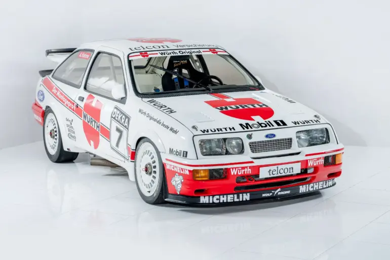 Ford Sierra RS500 Cosworth DTM Rennwagen Baujahr 1989 von Wolf Racing, weiß-rot, Würth-Lackierung, Startnummer 7