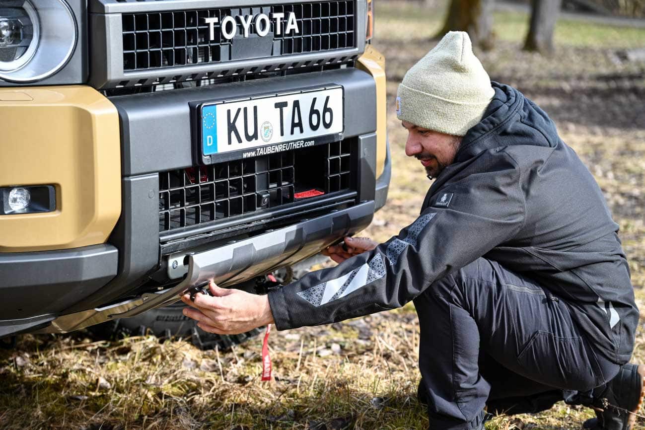 Seilwinde am Toyota Land Cruiser 250