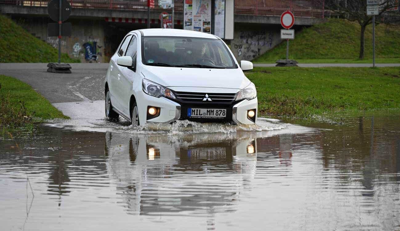 Fahren mit dem Auto oder dem Camper bei Hochwasser