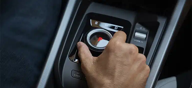 Gangwahl-Drehschalter im Innenraum des Alfa Romeo Tonale