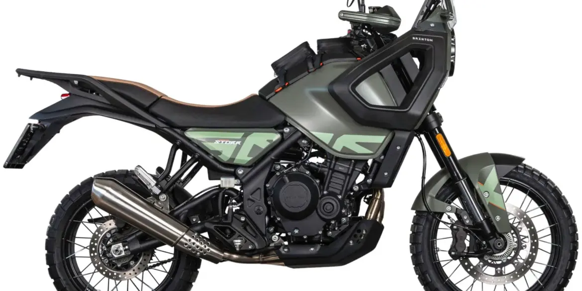 Seitenansicht der Brixton Crossfire 500 STORR in Sage Green matt.