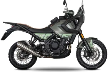 Seitenansicht der Brixton Crossfire 500 STORR in Sage Green matt.