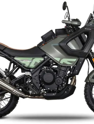 Seitenansicht der Brixton Crossfire 500 STORR in Sage Green matt.