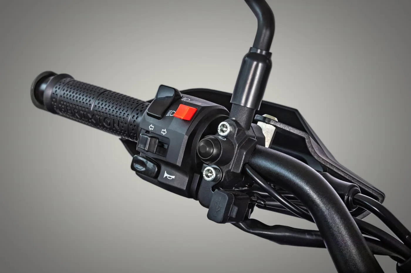 Lenkergriff und Schalter der Brixton Crossfire 500 STORR im Detail