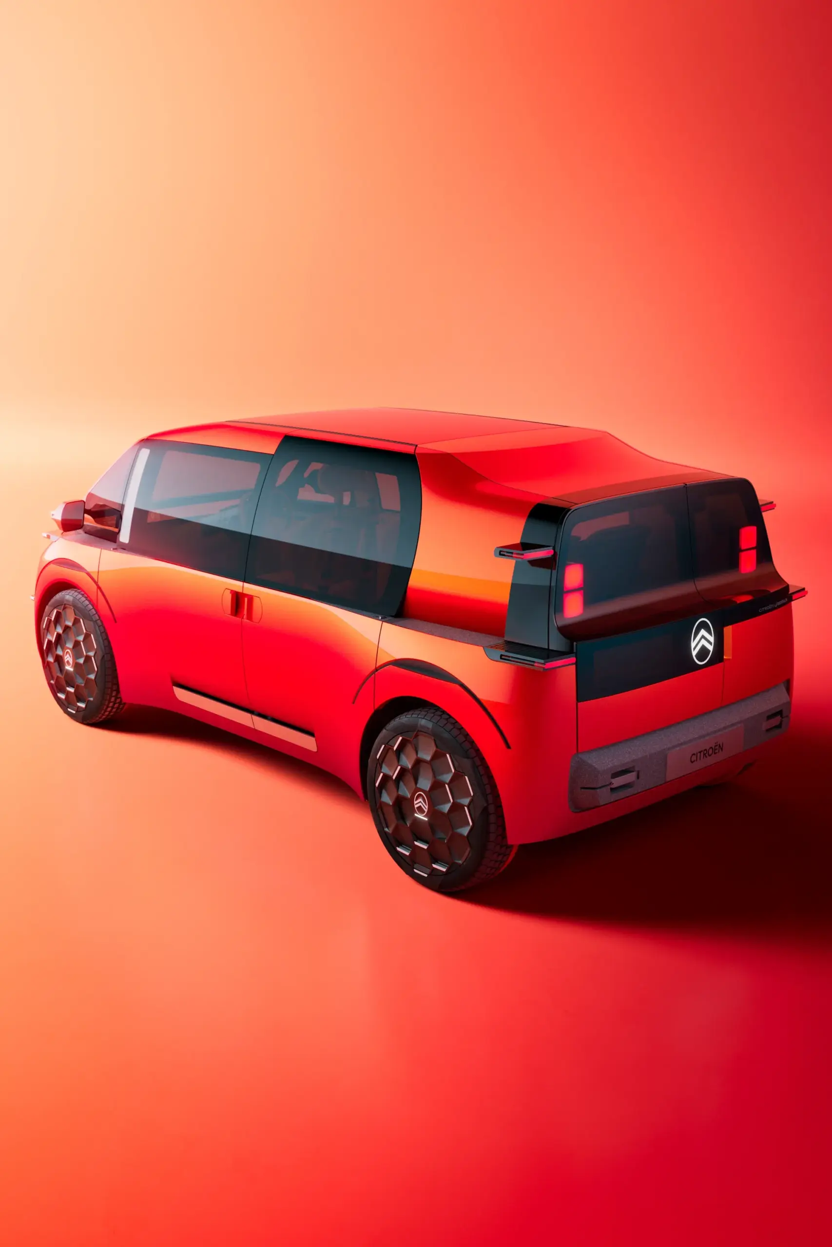 Heckansicht des Citroën ELO Concept Cars vor orangefarbenem Hintergrund