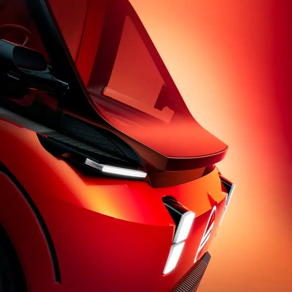 Frontdetail des Citroën ELO Concept mit LED-Beleuchtung und modernen Linien im Studio-Licht