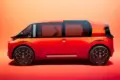 Seitenansicht des Citroën ELO Concept Elektroautos vor rotem Hintergrund