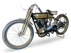 Seitenansicht einer Harley-Davidson 21F von 1921 mit F-Head-V-Twin-Motor und schlankem, klassischem Design