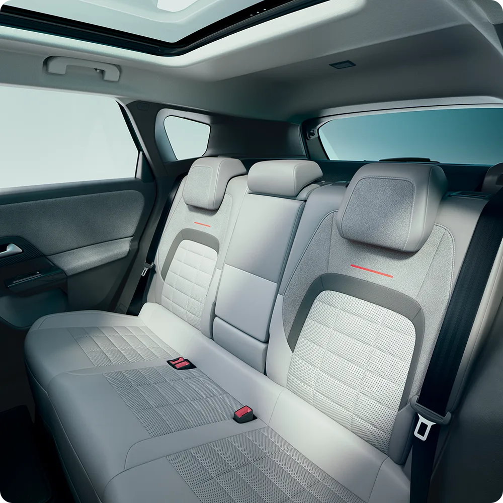 Innenraum Rückbank des Citroën C5 Aircross mit Panoramadach und ergonomischen Komfortsitzen