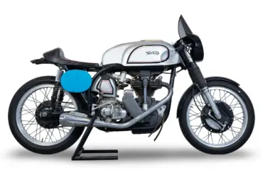 Seitenansicht einer Norton Manx Featherbed, britisches Rennmotorrad mit Featherbed-Rahmen und Einzylindermotor.
