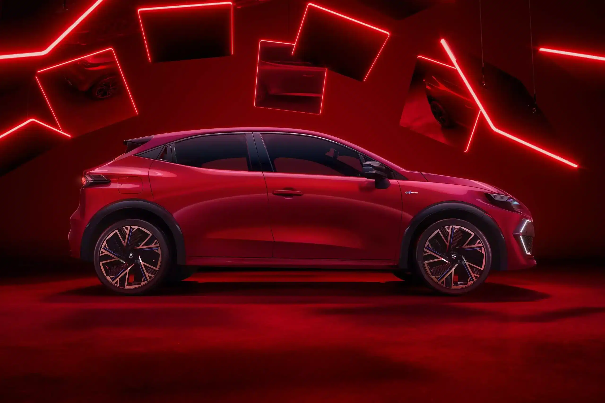 Moderner roter Kompaktwagen seitlich vor rotem Hintergrund und Lichtinstallation