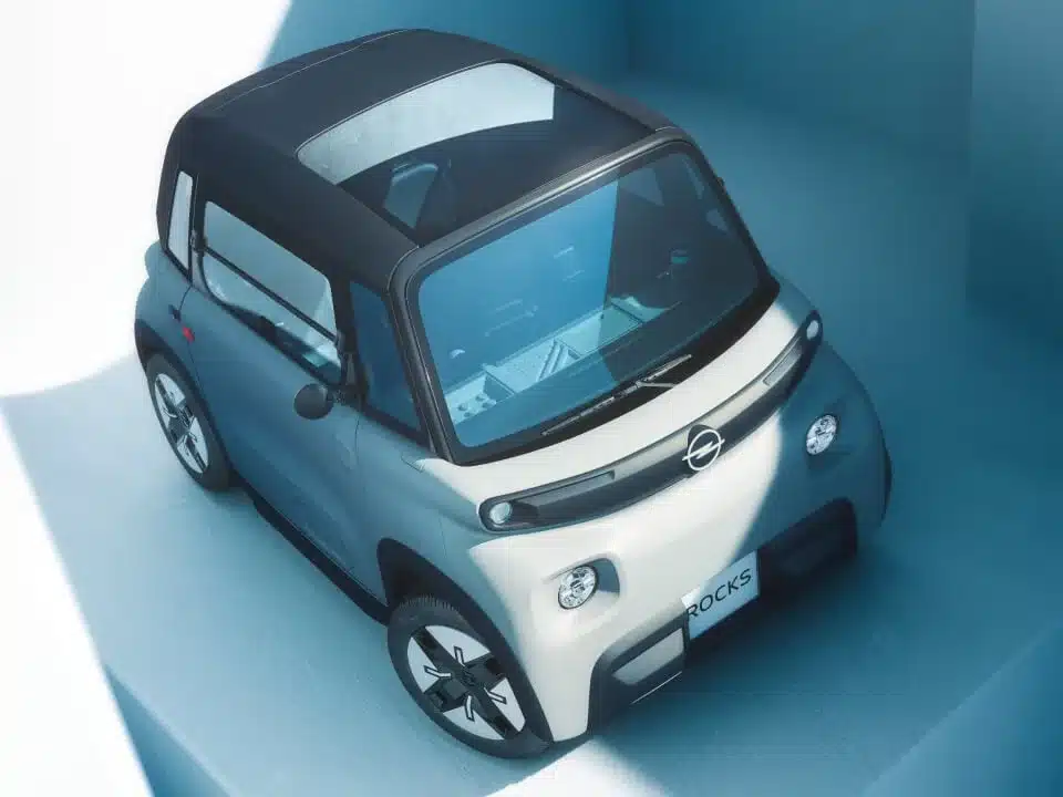 Opel Rocks City-Stromer in einer hellen Umgebung von schräg oben fotografiert