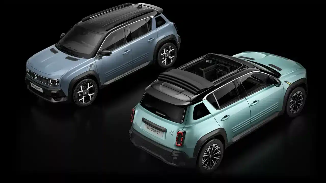 Zwei Renault 4 E-Tech Électrique Modelle nebeneinander, einer mit offenem Dach, beide in unterschiedlichen Lackierungen.