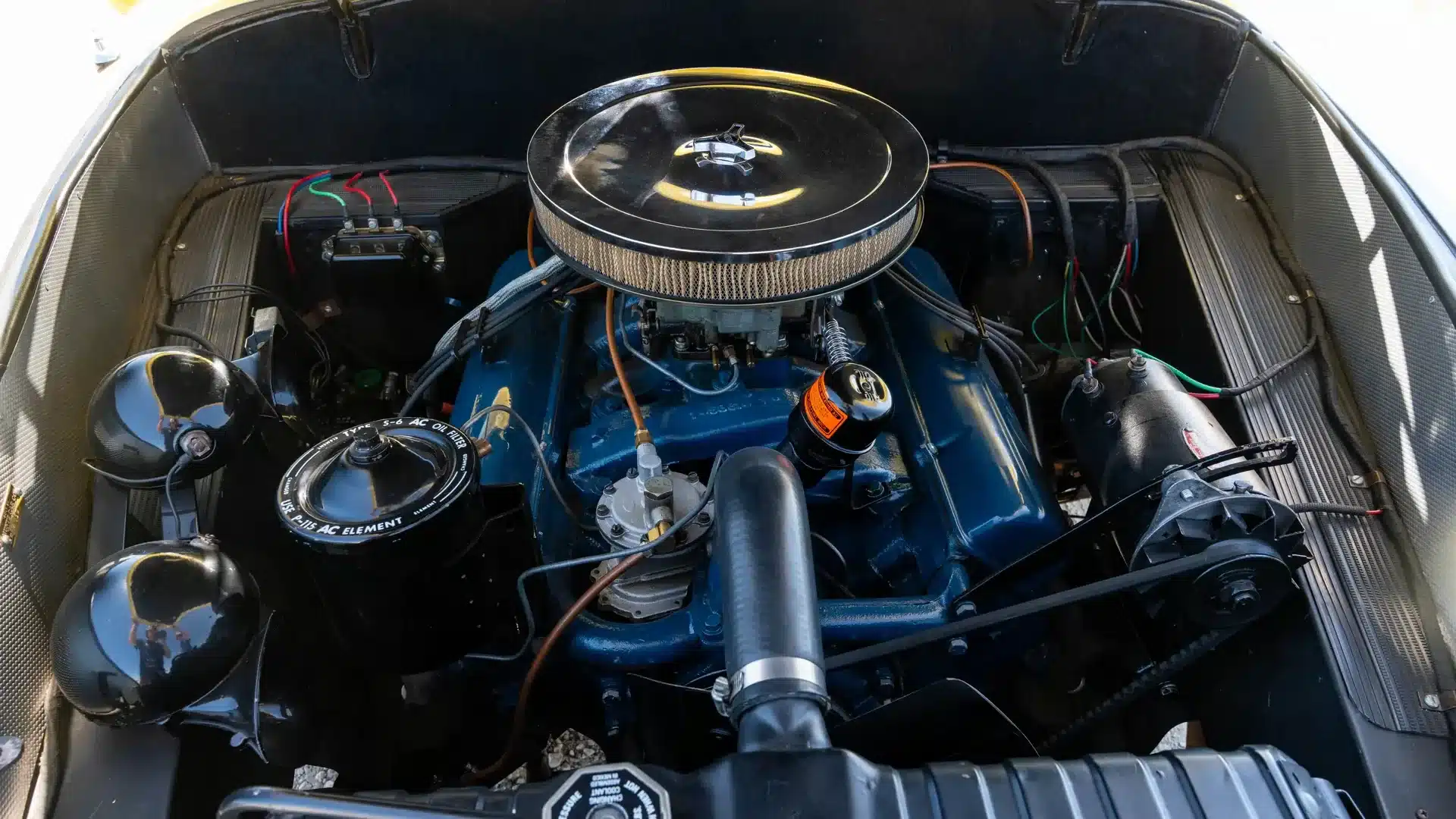 Cadillac-V8-Motor eingebaut im Muntz Jet von 1952, Motorraumansicht