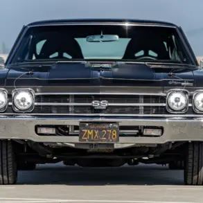 Frontansicht eines schwarzen Chevrolet Chevelle Malibu SS 396 Baujahr 1969