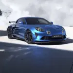 Alpine A110 R Ultime in Blau, fotografiert vor einer verschneiten Berglandschaft.