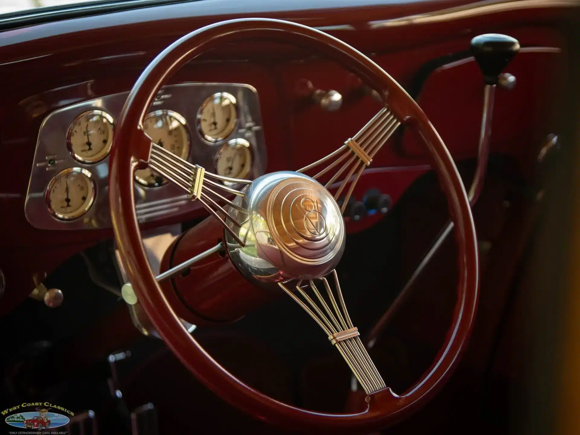 Banjo-Lenkrad und klassische Armaturen im 1934 Ford Station Wagon Replica Street Rod