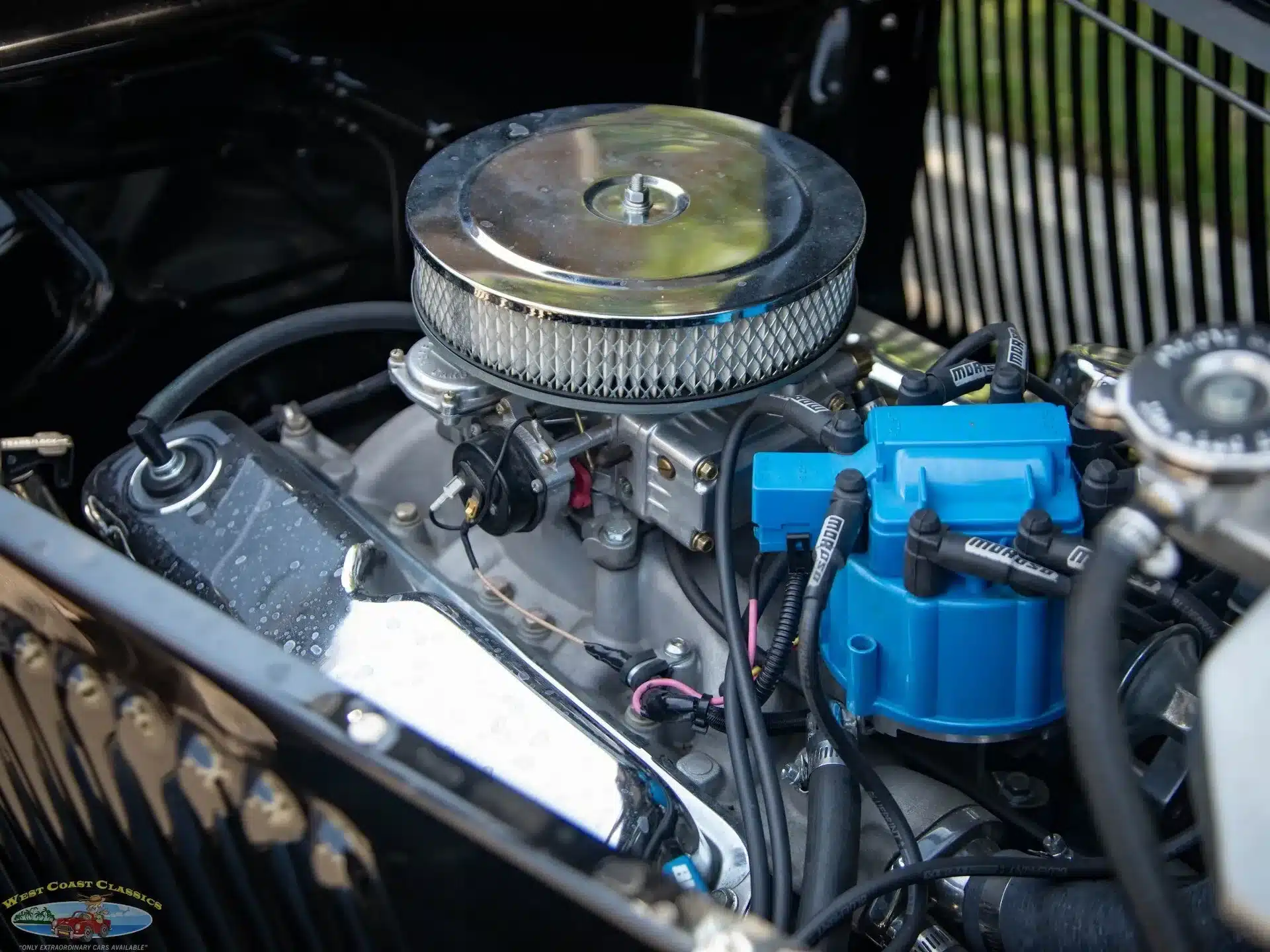 Detailaufnahme des Ford 302 V8 Motors im 1934 Ford Station Wagon Replica