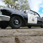 Dodge Polara Highway Patrol Polizeiauto von 1961 mit markanten Heckflossen und klassischem Schwarz-Weiß-Look
