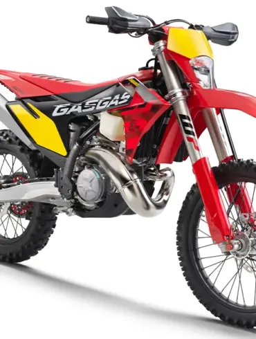 GASGAS EC 300 GP 2025 Enduro-Motorrad, rote, schwarze und gelbe Akzente, Seitenansicht