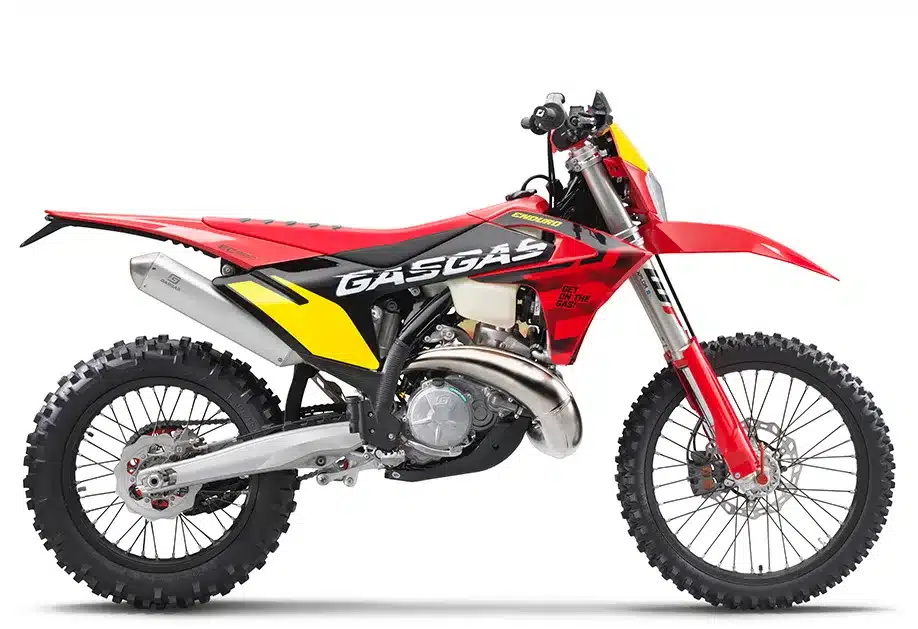 GASGAS EC 300 GP des Modelljahres 2025 als Enduro-Motorrad in Seitenansicht