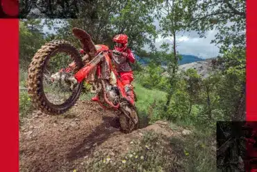 GASGAS EC 350F 2026 Enduro-Motorrad im Gelände bei steiler Passage