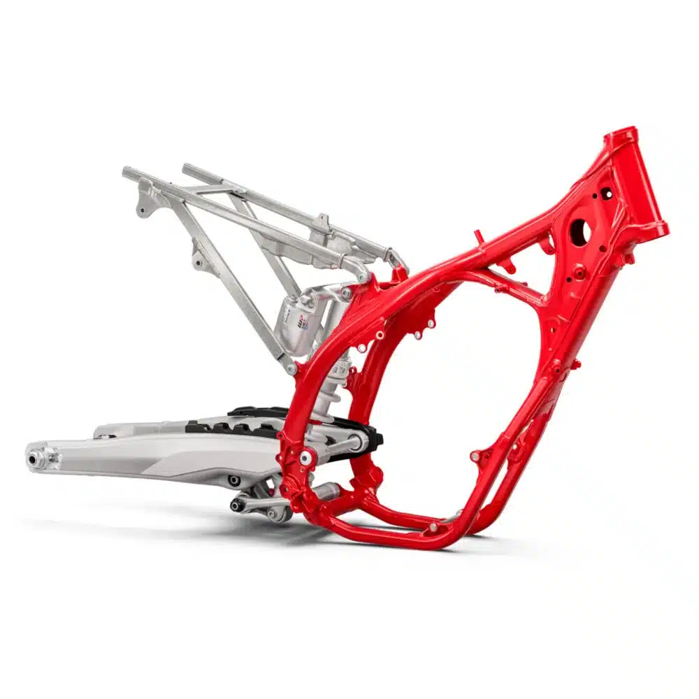 Der rote Stahlrahmen und der silberne Aluminium-Heckrahmen der GASGAS EC 350F 2026 im Detail