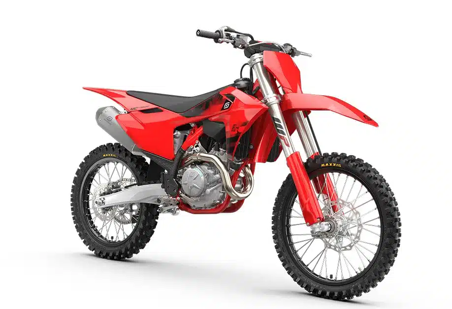 GASGAS MC 450F 2026 Motocross-Motorrad in Rot mit schwarzer Grafik, freigestellt