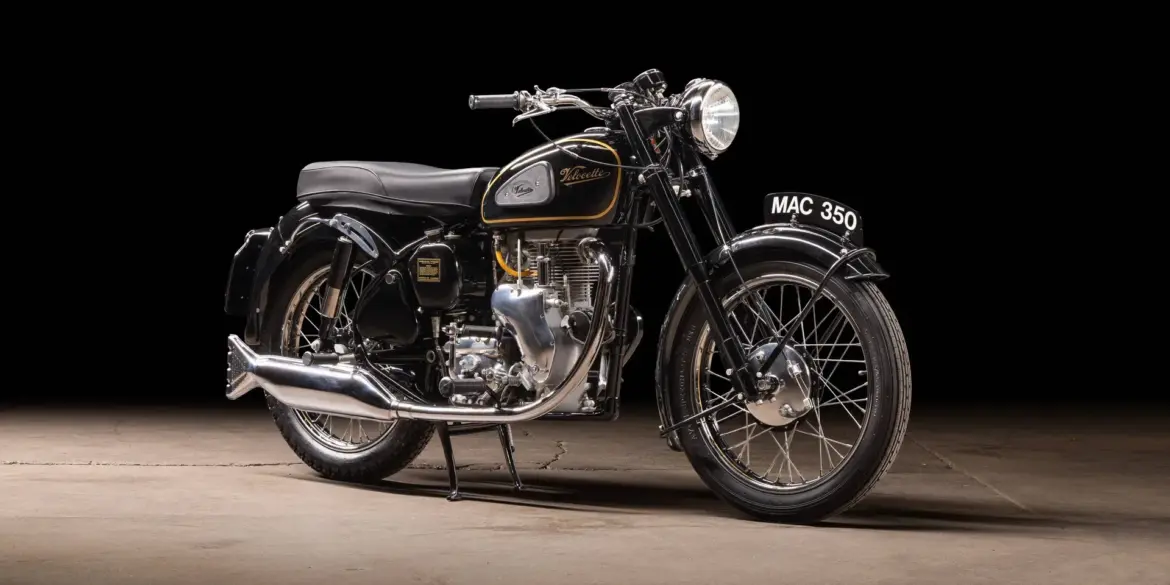 Velocette MAC 350 Baujahr 1953, restauriertes klassisches britisches Motorrad in schwarzem Lack mit goldenen Linien