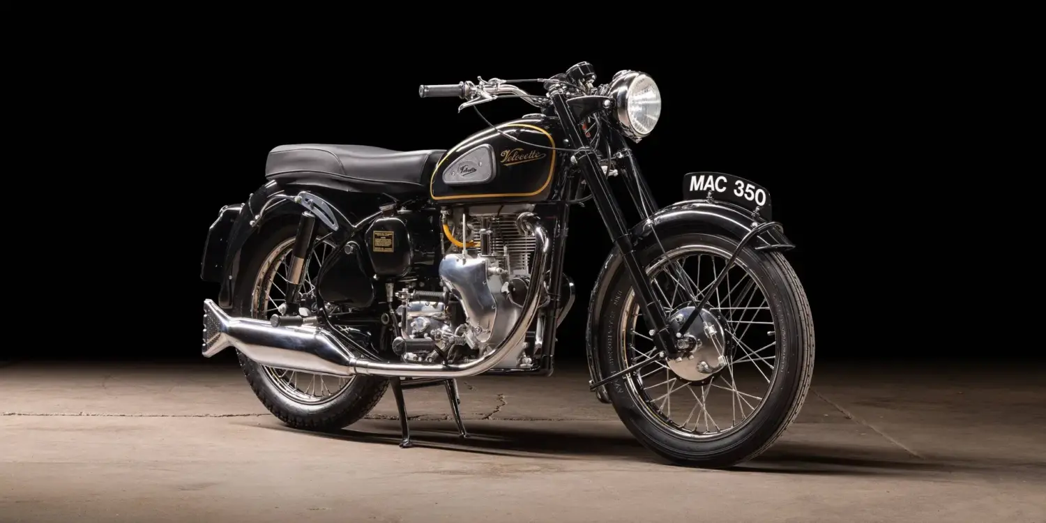 Velocette MAC 350 Baujahr 1953, restauriertes klassisches britisches Motorrad in schwarzem Lack mit goldenen Linien