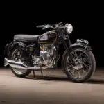 Velocette MAC 350 Baujahr 1953, restauriertes klassisches britisches Motorrad in schwarzem Lack mit goldenen Linien