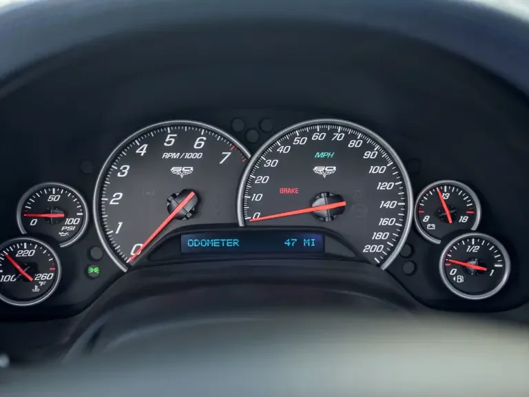 Tachoinstrumente und Drehzahlmesser der Chevrolet Corvette 427 Convertible Collector Edition von 2013