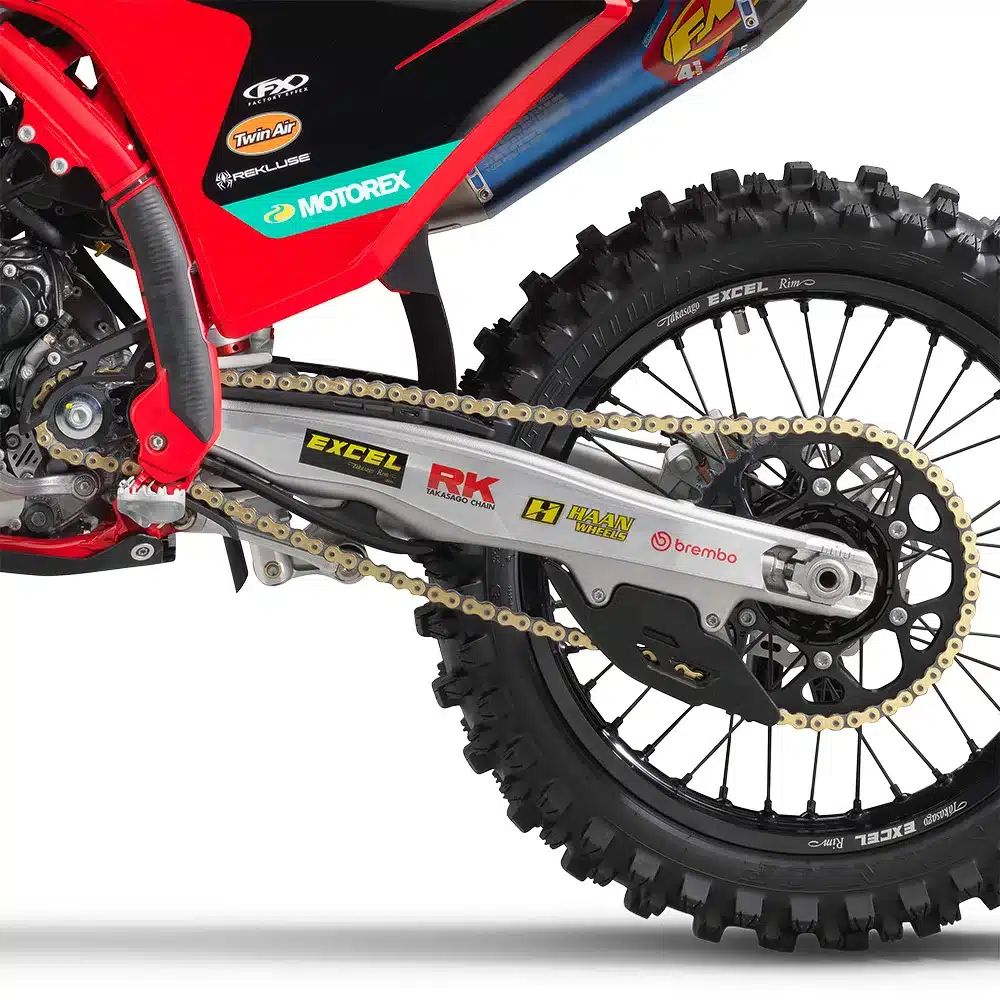 Hinterrad, Schwinge und Kette der GASGAS MC 250F Factory Edition 2025 im Detail