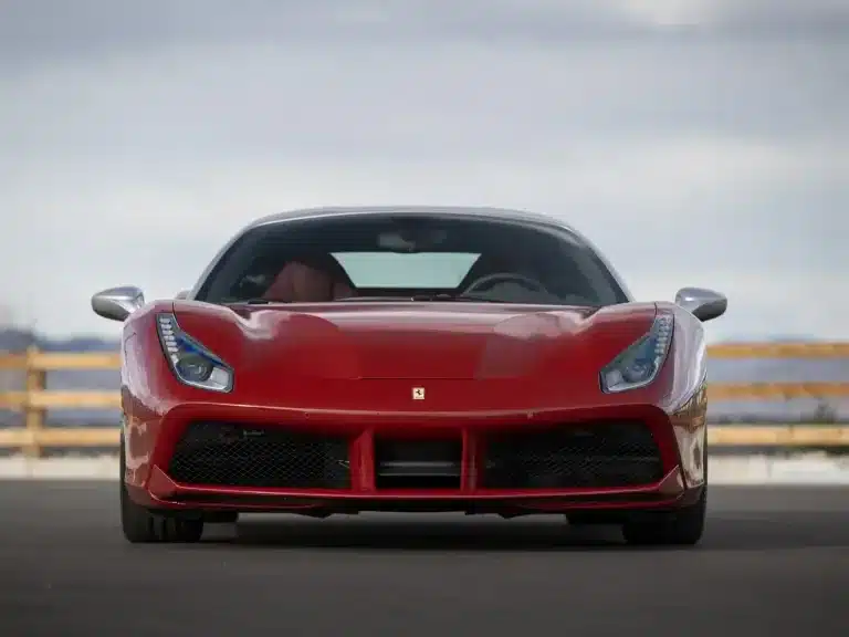 Ferrari 488 GTB 70th Anniversary Sondermodell 'Some Like it Red' in Rot von vorne gesehen