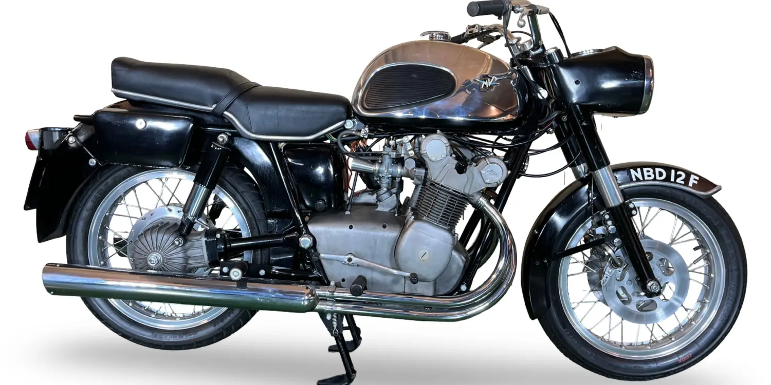 MV Agusta 4C Tourer Baujahr 1967 – seitliche Ansicht eines historischen italienischen Vierzylinder-Motorrads