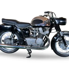 MV Agusta 4C Tourer Baujahr 1967 – seitliche Ansicht eines historischen italienischen Vierzylinder-Motorrads