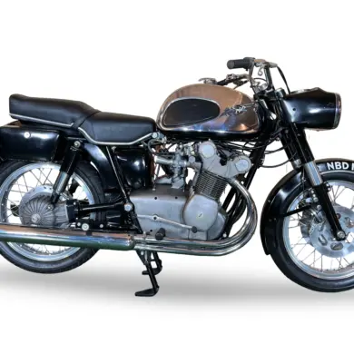 MV Agusta 4C Tourer Baujahr 1967 – seitliche Ansicht eines historischen italienischen Vierzylinder-Motorrads