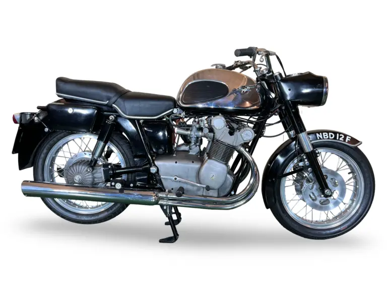 MV Agusta 4C Tourer Baujahr 1967 – seitliche Ansicht eines historischen italienischen Vierzylinder-Motorrads