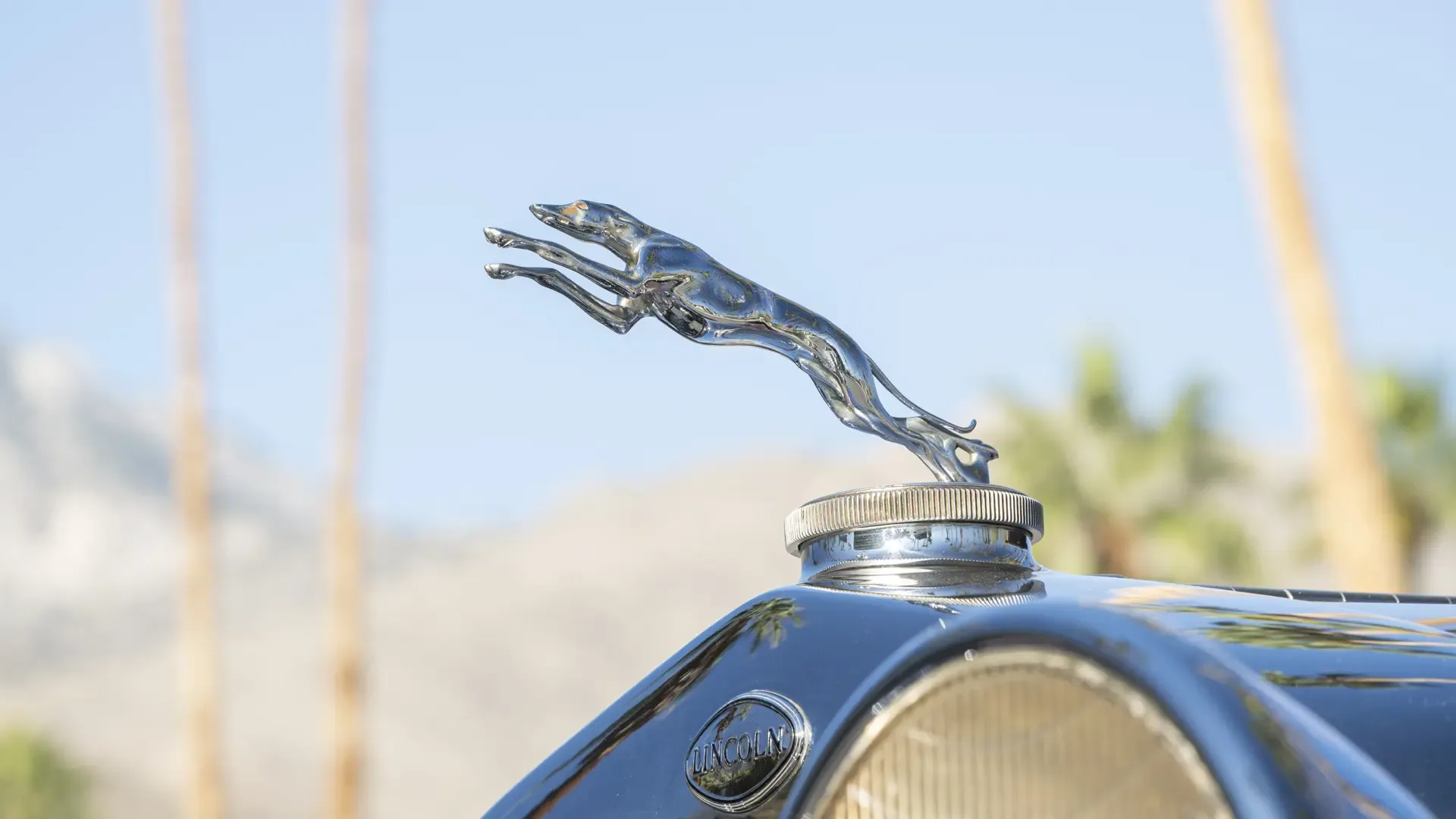 Kühlerfigur in Form eines Windhunds auf dem Lincoln Model L von 1929