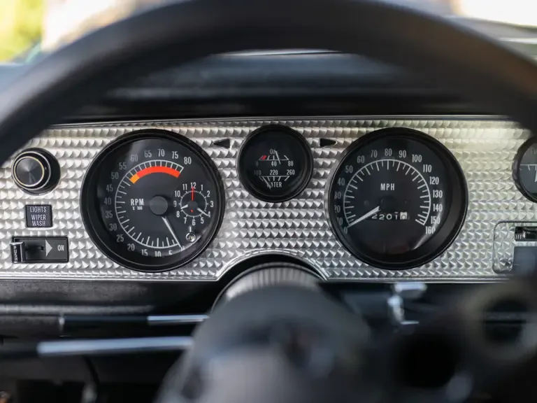Tachometer und Drehzahlmesser im Pontiac Trans Am SD-455 von 1974