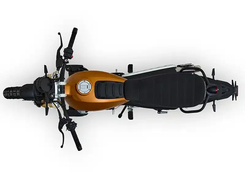 Fantic Caballero Deluxe 500, Draufsicht auf goldfarbenen Tank, Lenker und Sitzbank