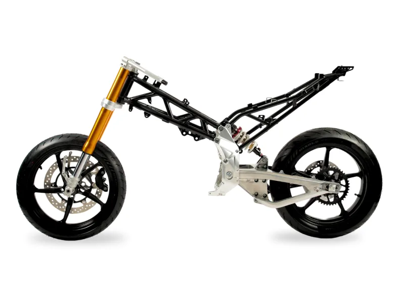 Fantic Stealth 125 Fahrwerk mit Stahl-Gitterrohrrahmen, Aluminiumplatte, goldener USD-Gabel und Aluminium-Schwinge.